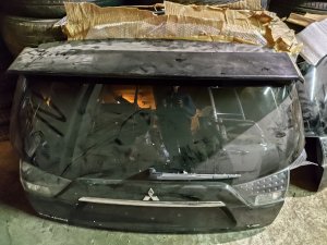 Крышка багажника MITSUBISHI OUTLANDER