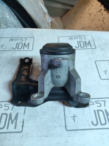 Правая подушка двигателя j32 0017 NISSAN TEANA