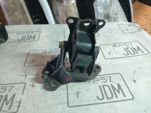 Правая подушка двигателя HONDA ODYSSEY RA6 2001