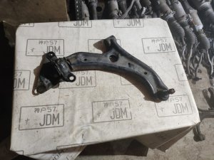 Рычаг передний правый HONDA FIT
