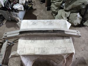 Передний усилитель бампера TOYOTA HARRIER