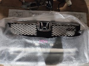 Решетка радиатора HONDA STREAM