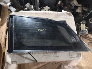 Стекло собачника заднее правое TOYOTA WISH 4WD