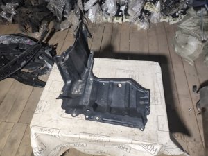 Защита днища правая TOYOTA WISH 4WD ZGE25G 2014