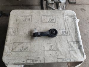 Подушка двигателя правая верхняя HONDA STREAM