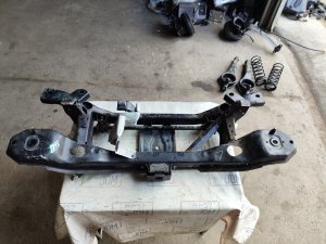 балка подвески задняя MAZDA AXELA